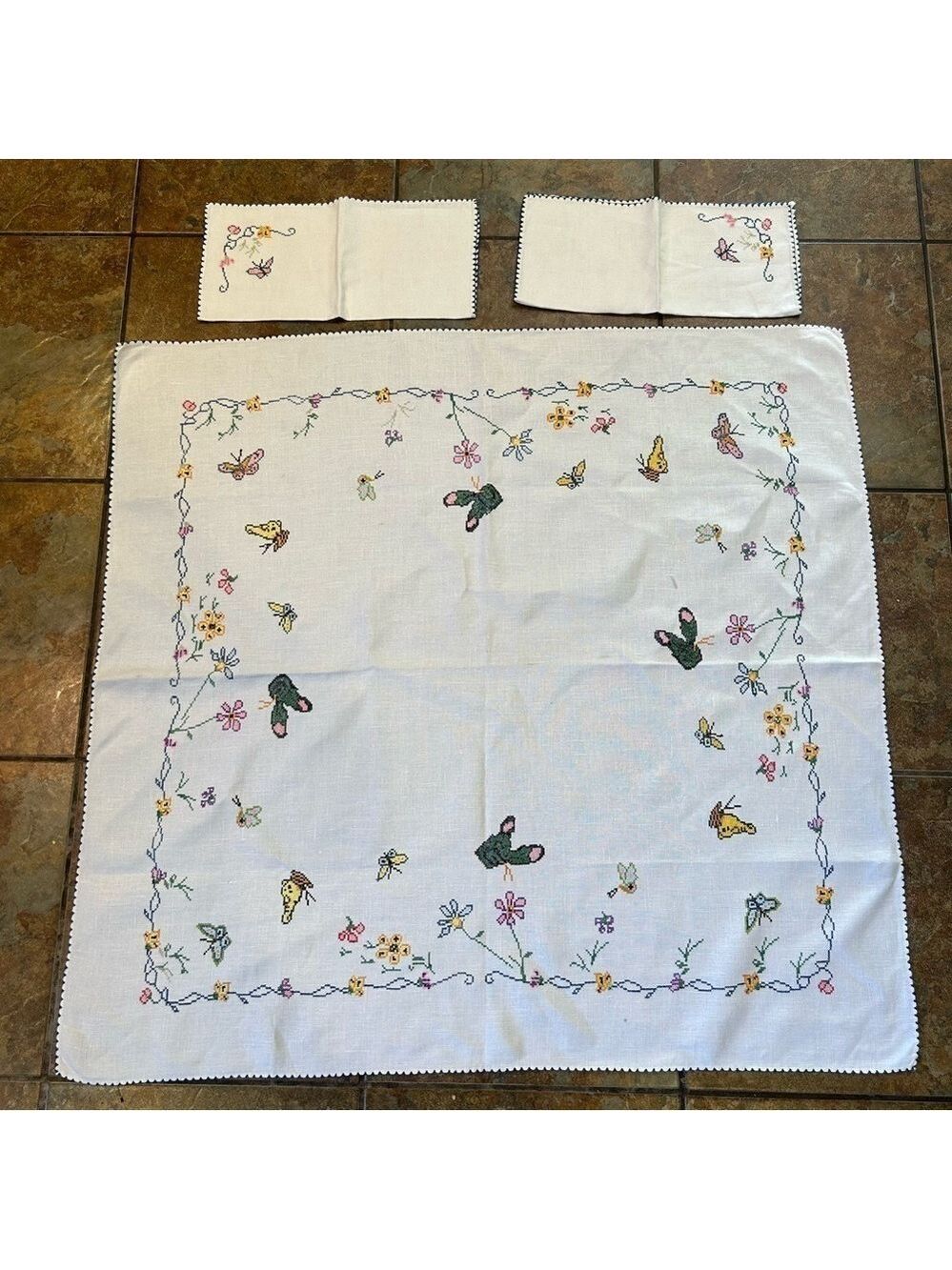 Vintage Hand Embroidered Floral Linen Tablecloth Topper 34.5x36 With 6 napkins
